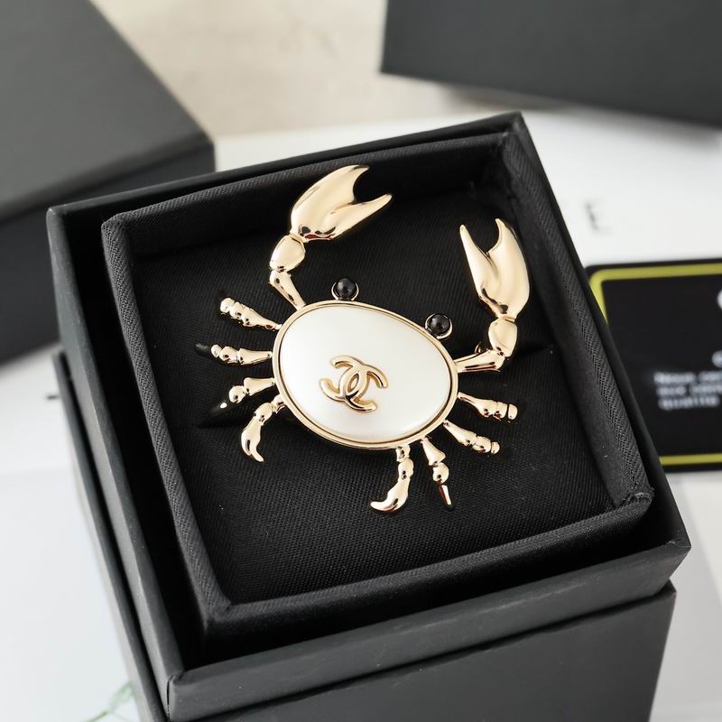 Chanel Brooch 07yxs01